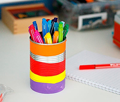 DIY POTS A CRAYONS
